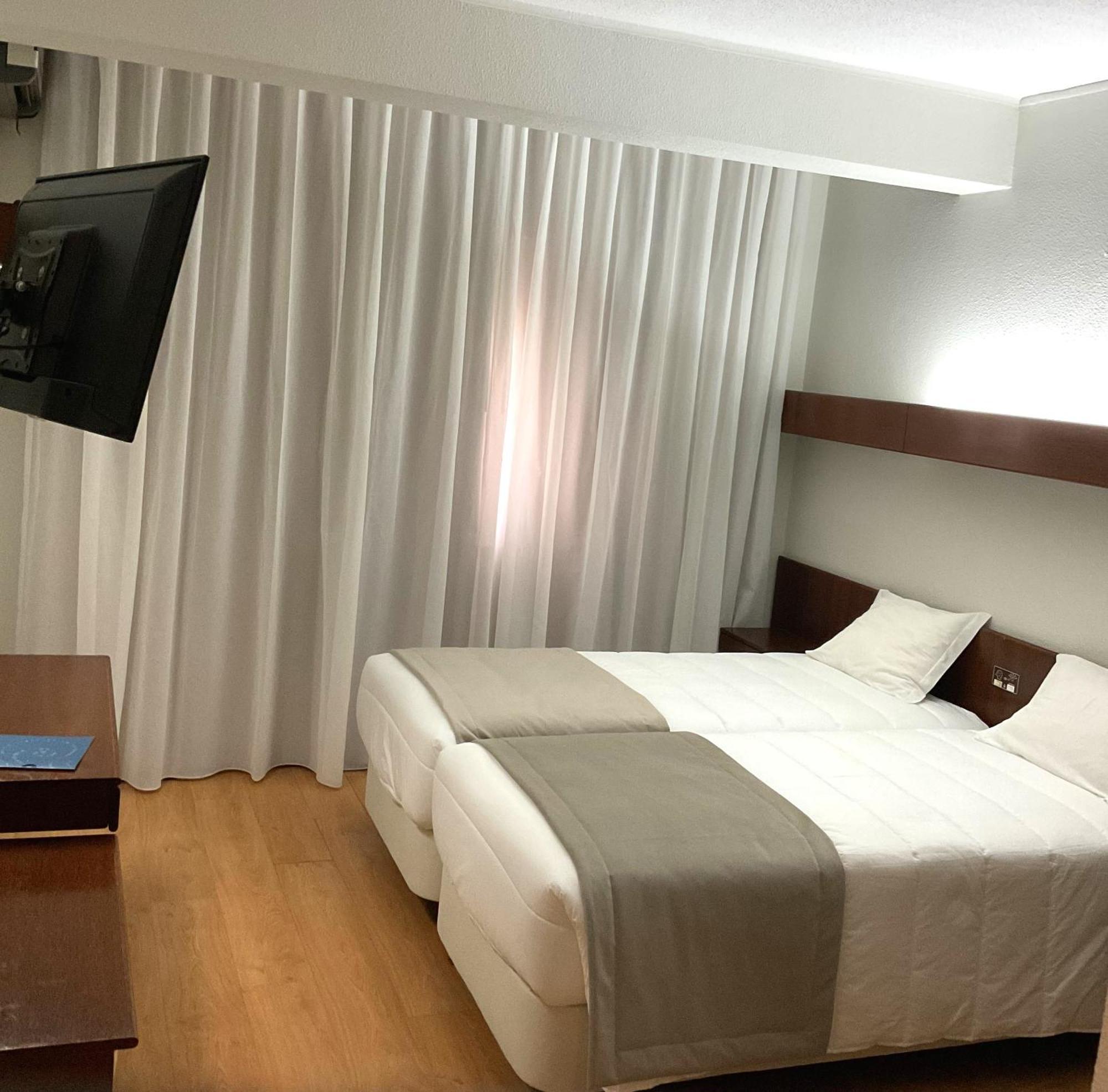 Twin Room,1566934823:JPEG