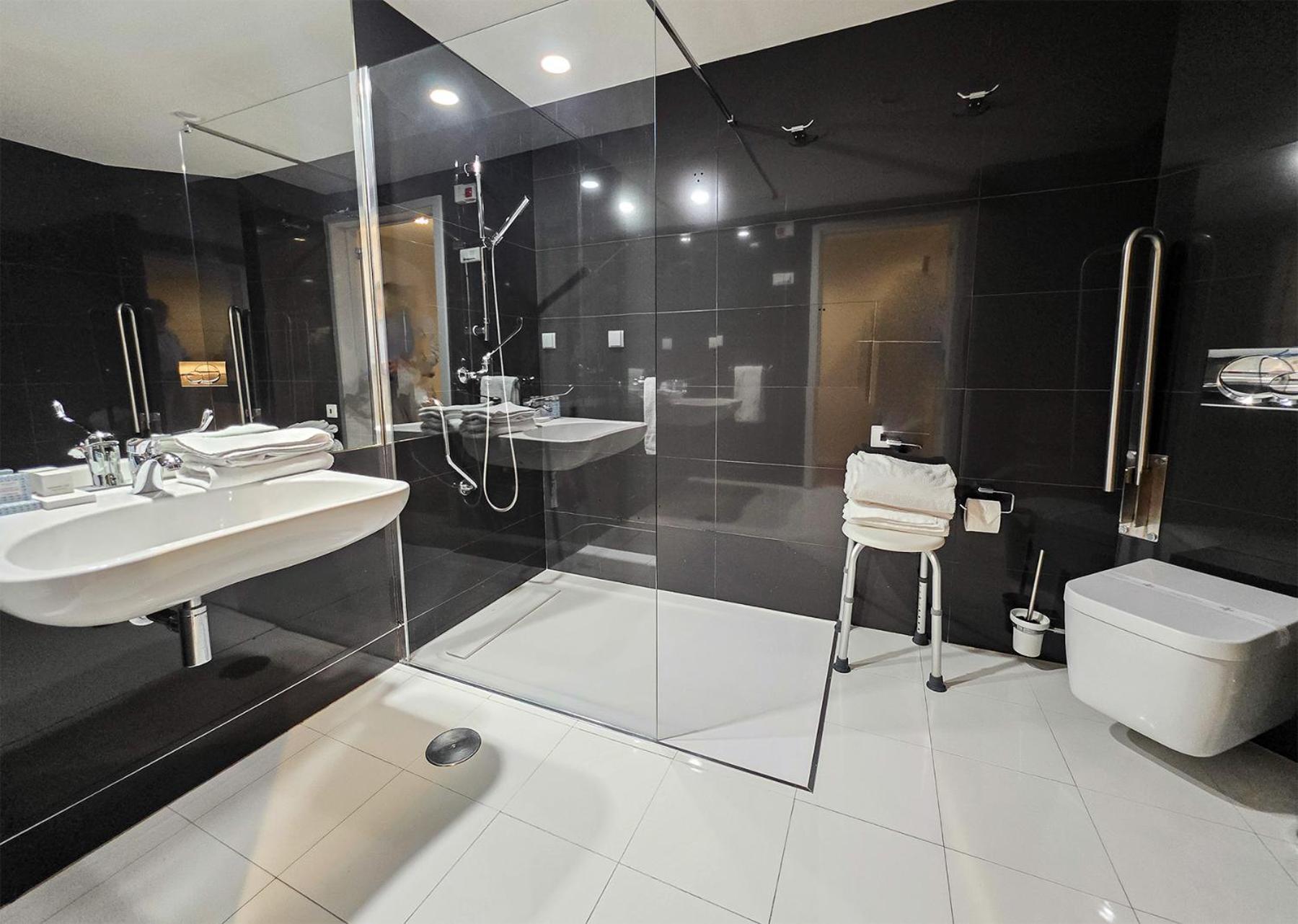 Suite with Frontal Sea View - Disability Access